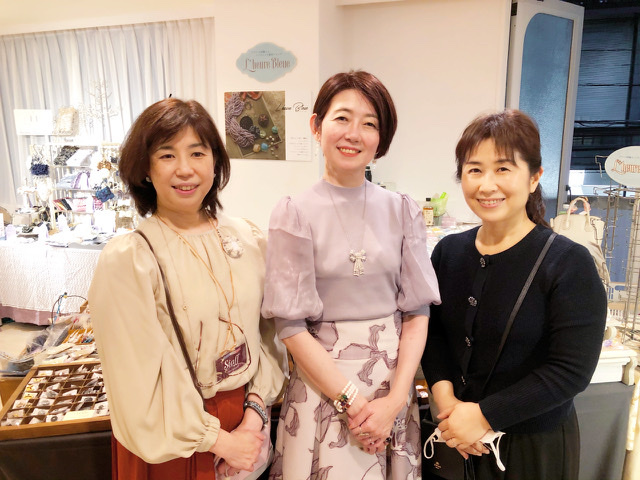 つながる、広がる、はばたく 大人の社交場サロンドルールブルー_a0157409_19442180.jpeg