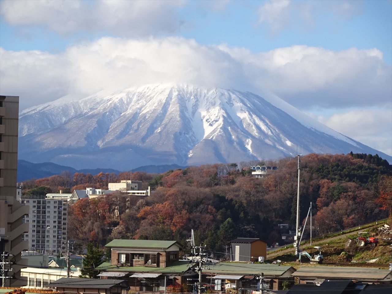 現場の屋根から岩手山_f0105112_18194429.jpg