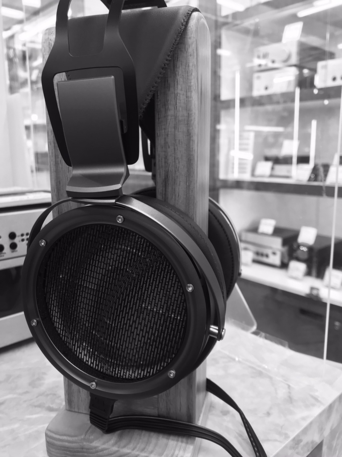 Audeze CRBN そして STAX SR-X9000 静電型ヘッドフォンの私的 Audeze CRBN そして STAX SR-X9000 静電型ヘッドフォンの私的