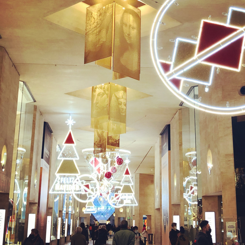 丸直パリのショップのクリスマス_a0231632_00531718.jpeg