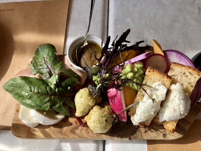 【イータリー(Eataly)湘南で2年ぶりの女子会ランチ】_b0009849_17365342.jpeg