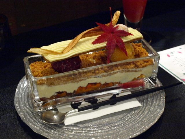 札幌 夜パフェ専門店 パフェテリア パル その3 (パフェ シルク姐さん)_d0153062_20005528.jpg