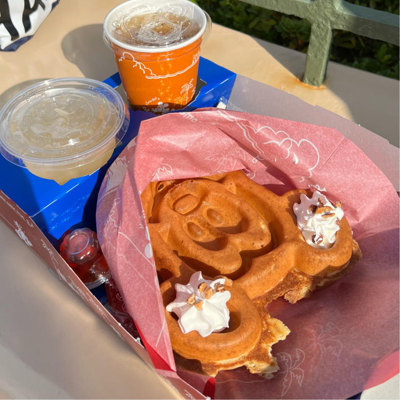 21年11月tdl 4 ミッキーワッフルはテイクアウトで要予約 パンダのお気に入り