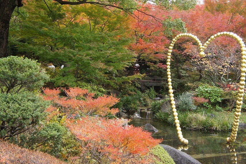 六本木ヒルズ 毛利庭園の紅葉 オートクチュールの旅日記