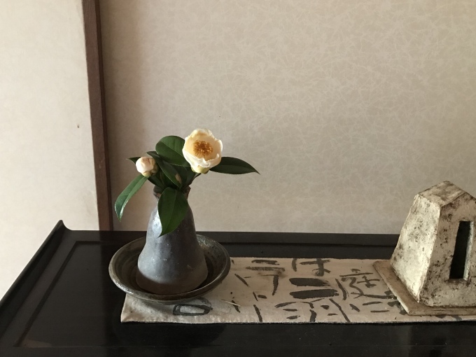 椿の季節 マッドフラッドのことなど 糸巻きパレットガーデン