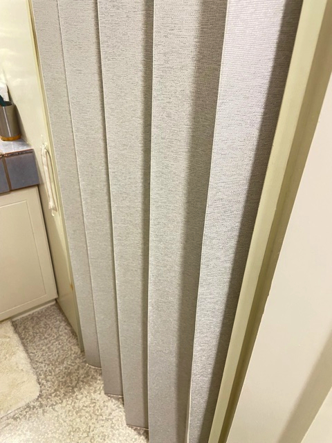 洗面トイレの間仕切りに『川島織物セルコン』の『パタパタカーテン』を納めました by inteiror styling of bright_c0157866_17355112.jpg
