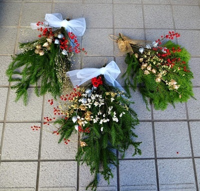 クリスマスリースとスワッグ_f0129726_20062766.jpg