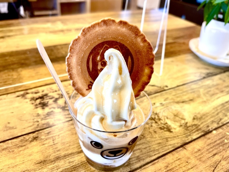 白樺高原牛乳ソフト（諏訪大社本宮前のお土産屋さん）★諏訪湖への旅 11/23_c0212604_06231174.jpeg