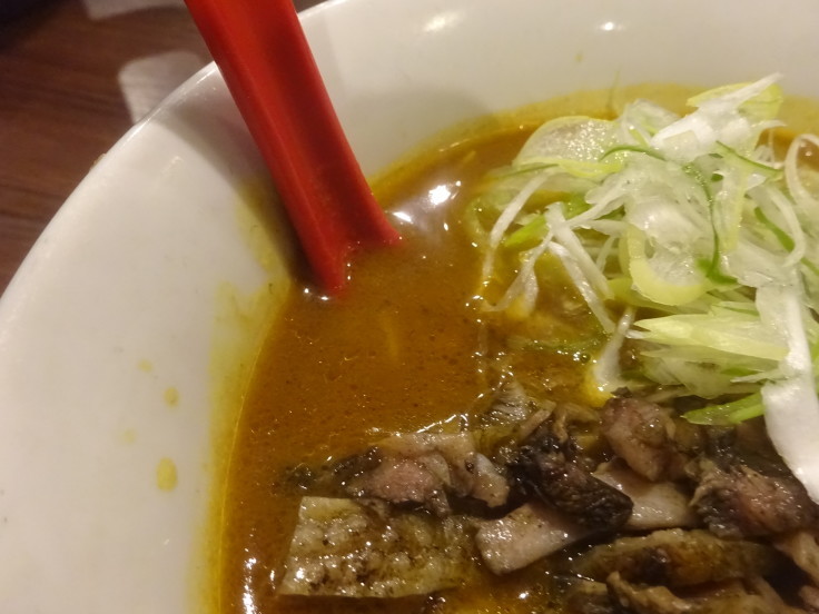 【 支那そば屋 御経塚店 】　炭鶏咖哩麺 （しゃもカレー）をいただいてきた。ここの炭鶏入りのカレーラーメンそりゃウマイに決まってますよね♪_d0396298_23313046.jpg