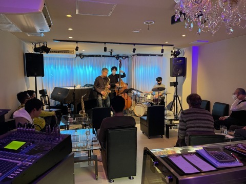広島市内でジャズライブを聴くなら　Jazzlive Cominジャズライブ　カミン　_b0115606_10262707.jpeg