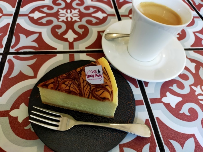 水祭り2021☆シェムリアップへ⑮ラスト朝食はカフェロリーポリーのニューヨークチーズケーキ_e0408534_23185834.jpg
