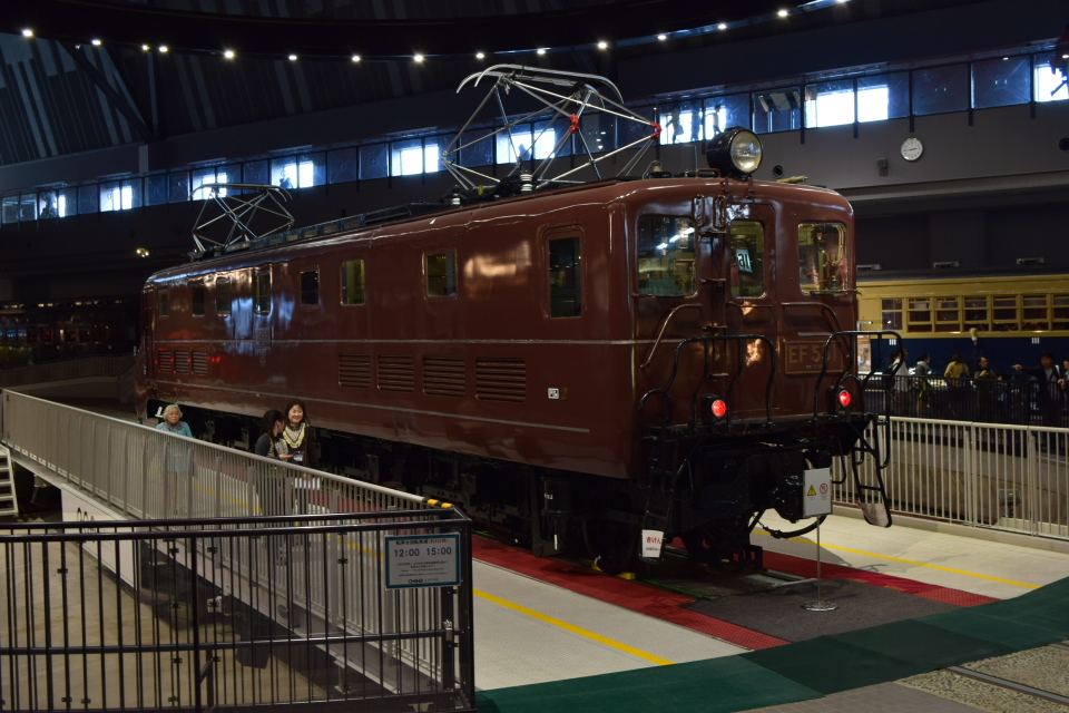 埼玉県さいたま市鉄道博物館のEF55型電気機関車_a0110756_11425299.jpg