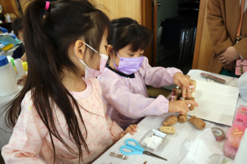 やと子ども美術教室 ~ クリスマス飾り ~_e0222340_14170394.jpg