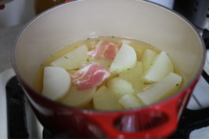 ヒガシマルうどんスープを使って豚バラと大根の煮物のレシピをご紹介します。_c0162653_14464847.jpg