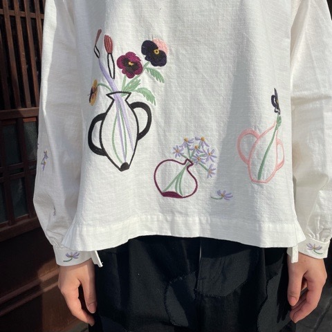 ○かぎ針刺繍　ゆら～としたお花のフレンチブラウス