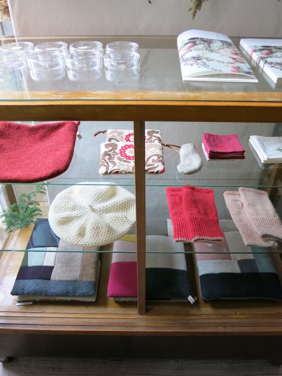 「小さい部屋の12月」_e0407037_16114084.jpg