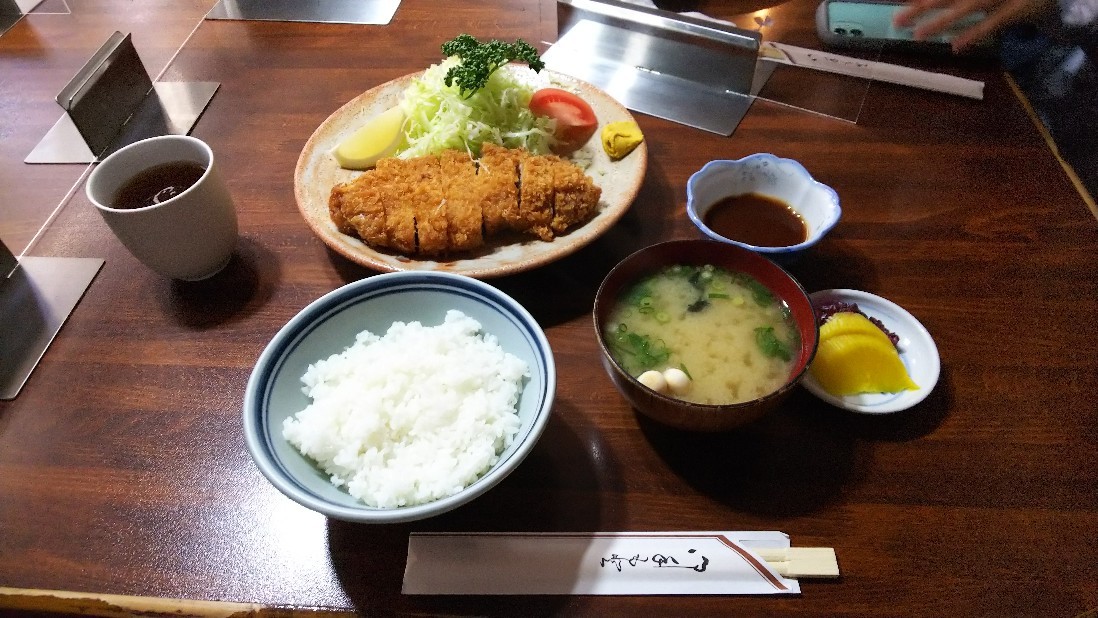 沼津市「とんかつ　花むら」日替わり定食　770円など_c0404632_07060414.jpg