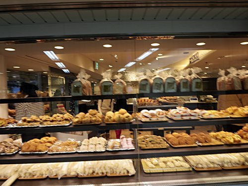 【小田急運営のパン屋のHOKUO全店閉店】_b0009849_18113184.jpeg