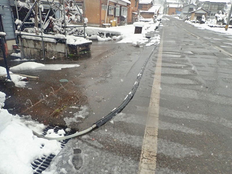 先週末の冬支度はコロガシの消雪パイプを補修し設置しました_c0336902_17284601.jpg