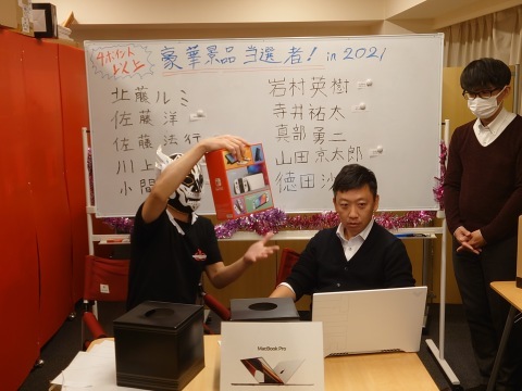 東京オフィス2021年最後の福利イベント生配信_e0206865_12285521.jpg