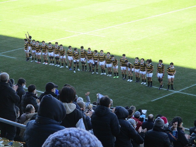 まるで「冷蔵庫の中」での観戦 ラグビー大学選手権「慶応大学×近畿大学」_f0141310_08124058.jpg