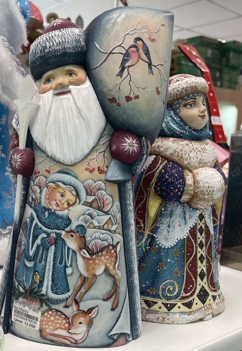 ロシアのサンタ人形のマローズ爺さん 下ろさ