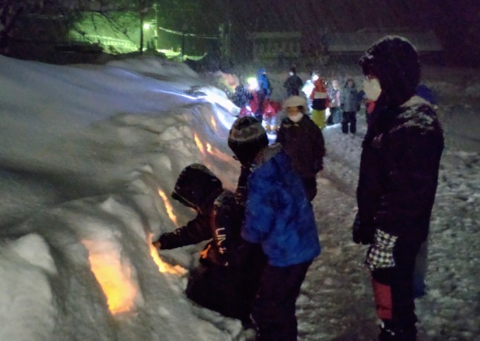 午後も大雪のなかたくさん遊び、夕食後はキャンドルナイト_d0265607_20295787.jpg