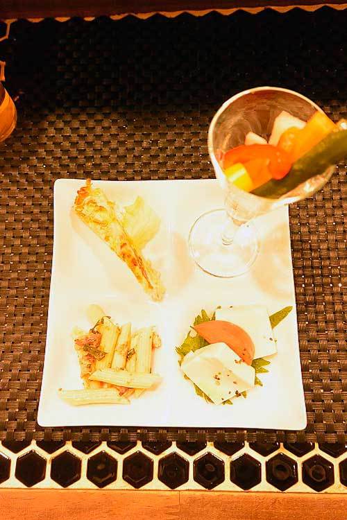 【(山梨グルメ)甲府市「BISTRO Maison de Rouge(ビストロ メゾン ド ルージュ)」・・・県内産ワインと食材を使ったリーズナブルな洋食店!!】_a0005436_15203854.jpg