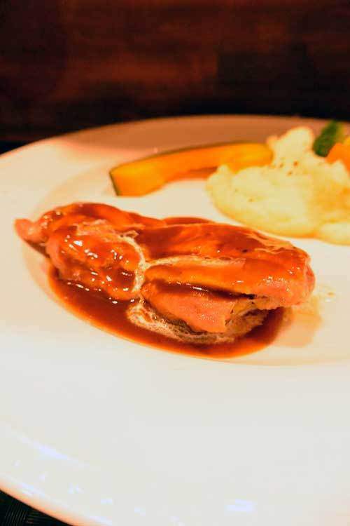 【(山梨グルメ)甲府市「BISTRO Maison de Rouge(ビストロ メゾン ド ルージュ)」・・・県内産ワインと食材を使ったリーズナブルな洋食店!!】_a0005436_15334423.jpg
