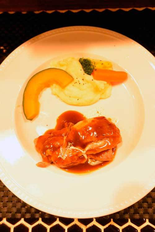 【(山梨グルメ)甲府市「BISTRO Maison de Rouge(ビストロ メゾン ド ルージュ)」・・・県内産ワインと食材を使ったリーズナブルな洋食店!!】_a0005436_15334427.jpg
