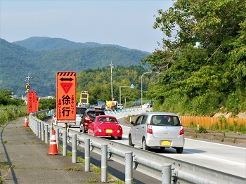 白い国道１８５号、伸びる！_e0175370_14540506.jpg