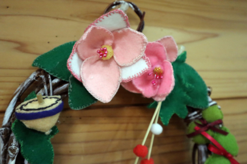 フェルト手芸 ~ 正月リース ~_e0222340_15181353.jpg