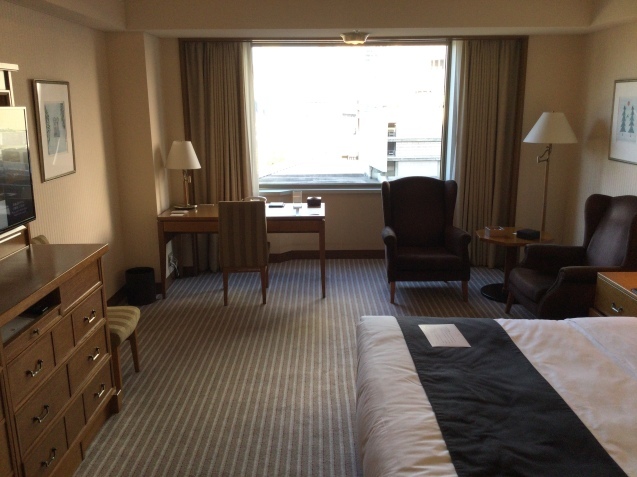 帝国ホテル東京　（３）　「デラックスキング」の続き、夜_b0405262_22120062.jpg