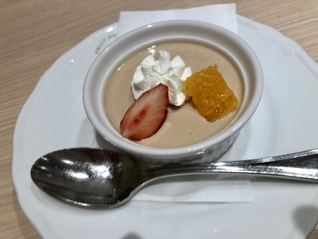 【千疋屋で選べるコンビランチ】クリームシーフードカレー_b0009849_13132810.jpeg