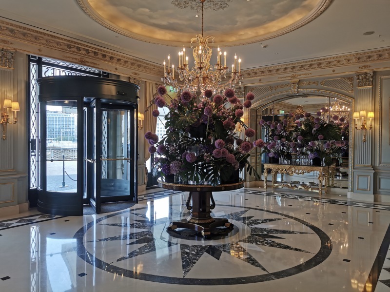 「 Four Seasons Hotel des Bergues 」　ジュネーブ　スイス_e0349423_18164567.jpg