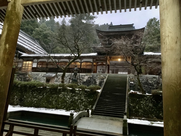 一年の終わりに宿坊へ～雪の永平寺で。～_b0298740_01455473.jpg