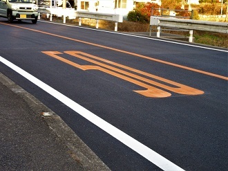 「舗装をなおしています」、国道でも県道でも_e0175370_10134087.jpg
