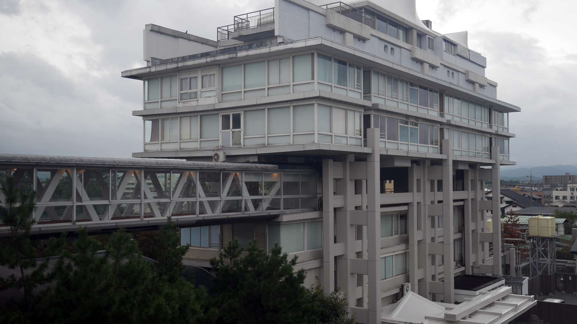 空中庭園を持つ個性的な構造-皆生温泉・東光園_a0385880_13180324.jpg