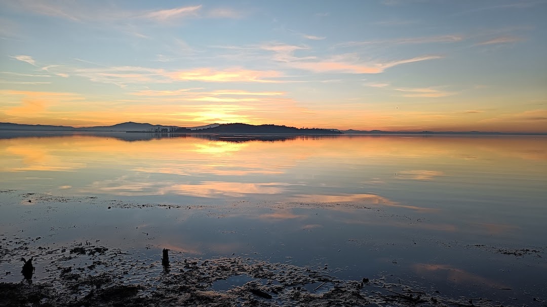 よい年を 大晦日は美しい夕景をトラジメー湖で_f0234936_06170630.jpg