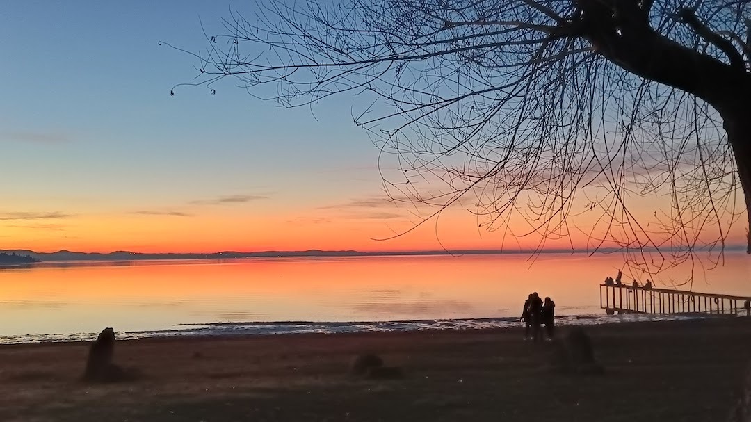 よい年を 大晦日は美しい夕景をトラジメー湖で_f0234936_06272187.jpg