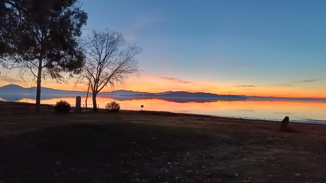 よい年を 大晦日は美しい夕景をトラジメー湖で_f0234936_06281050.jpg