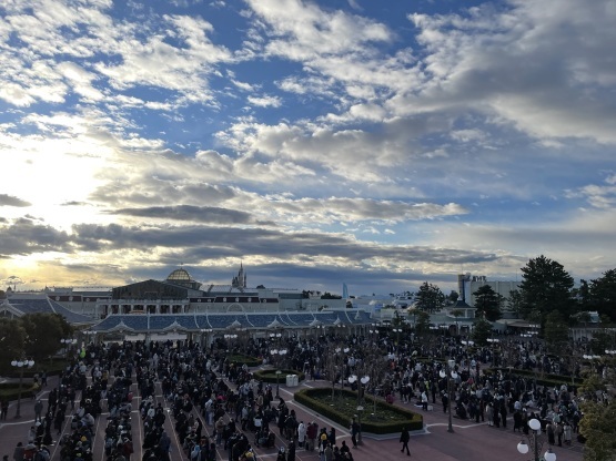 年末ディズニーは混んでいるのか 朝の現地の様子 東京ディズニーリポート