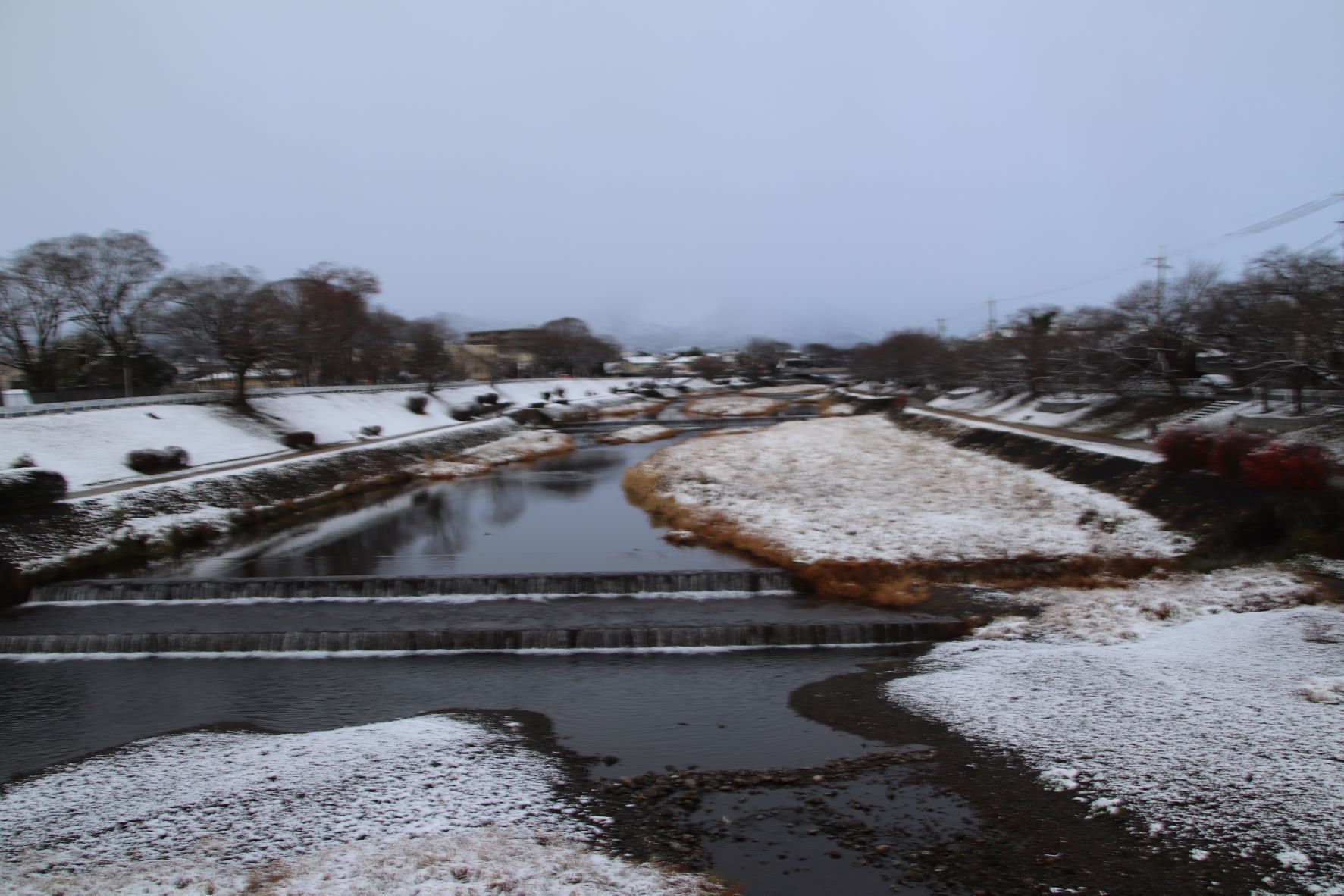 加茂川上流も雪景色　元日_e0048413_17040006.jpg