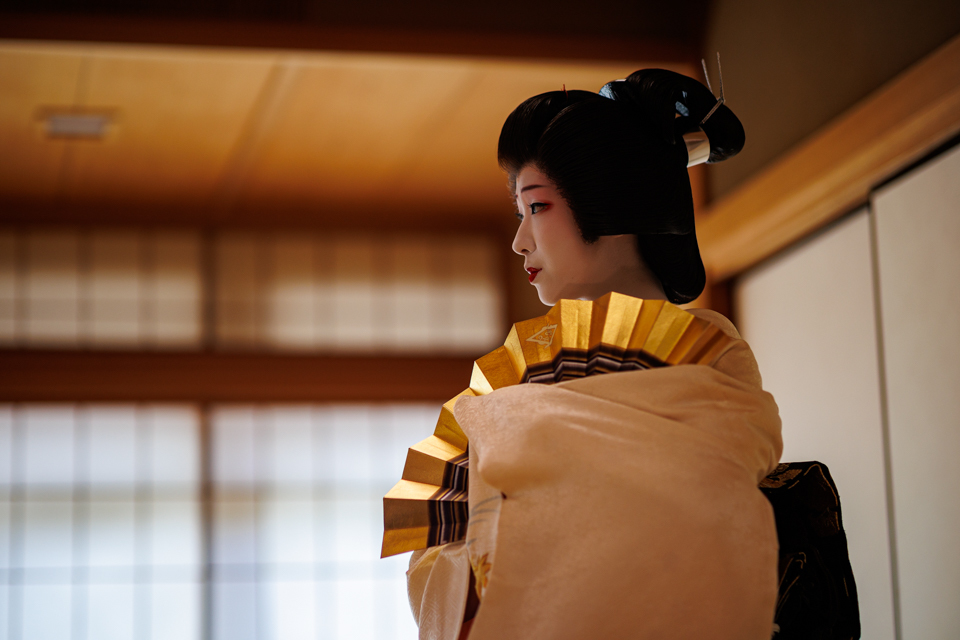 お化け　祇園甲部　紫乃さんとまめ藤さんの千社札 多麻・まめ藤さん お見世出し（祇園甲部） : 花景色－K.W.C. PhotoBlog