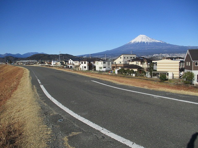 丸々快晴だった令和4年(2022年)の元旦と富士山_f0141310_07135578.jpg
