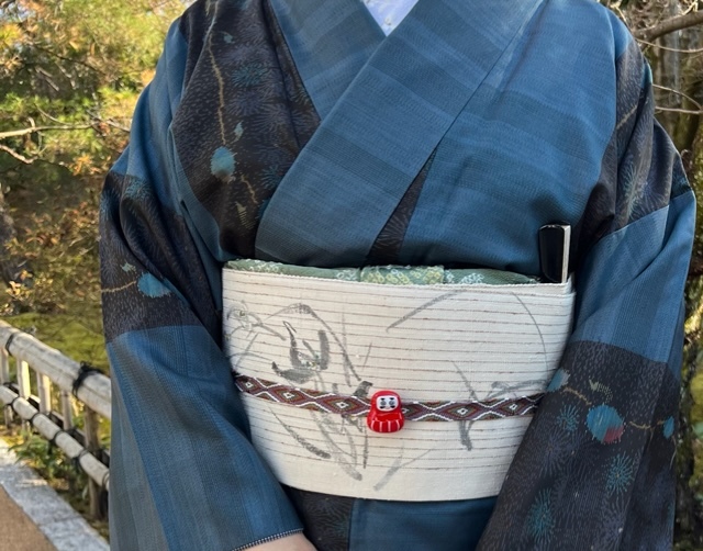 1月2日の着物・大島紬に人見さん七転八起の達磨八寸帯。_f0181251_19105552.jpg