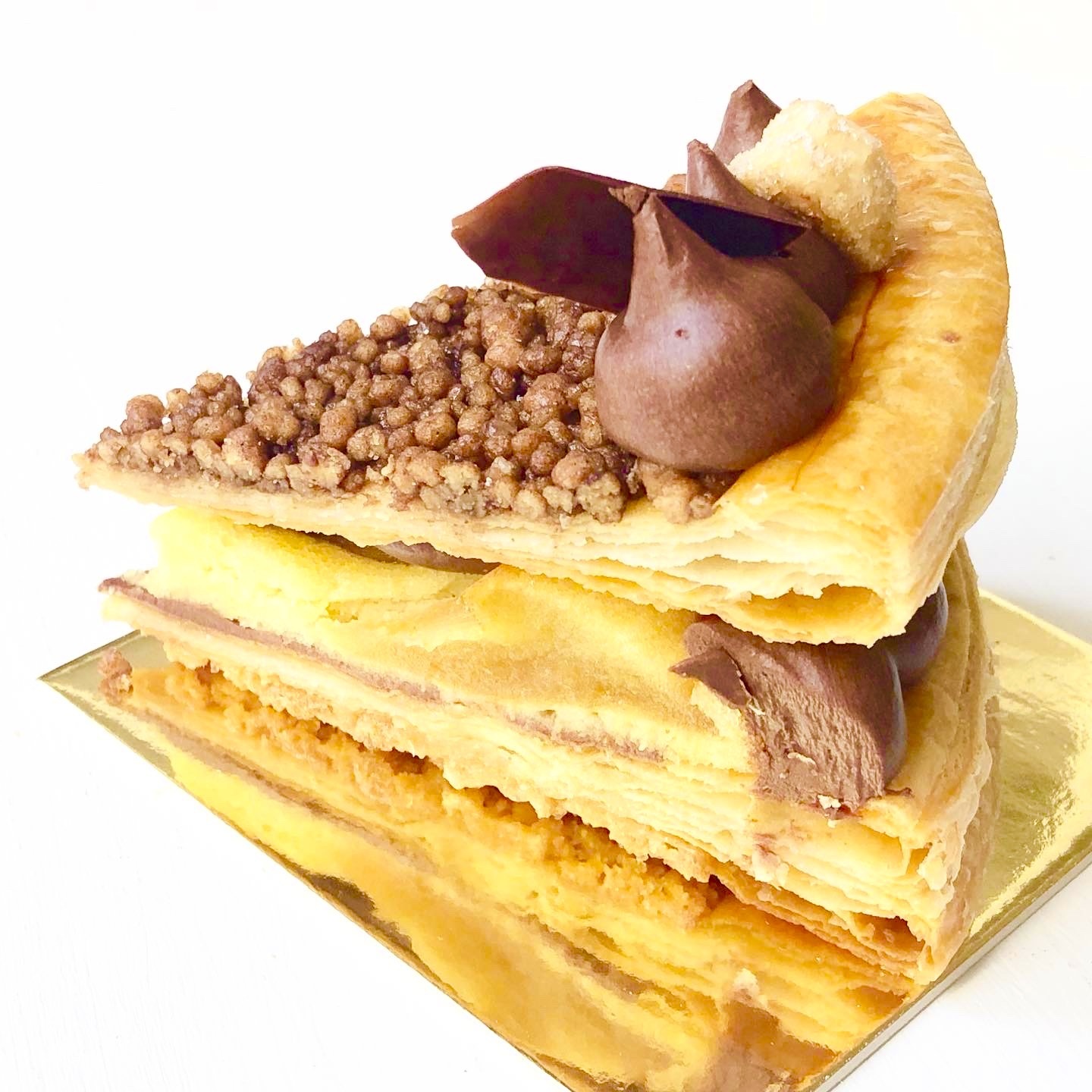 エピファニー2022 ラ・メゾン・デュ・ショコラのガレット・デ・ロワでお祝い_a0231632_04440207.jpeg