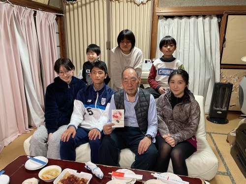 父、孫に囲まれる_b0305640_13435660.jpeg