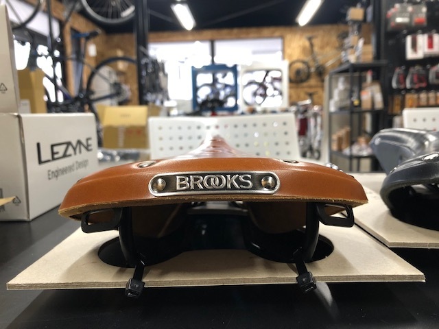 BROOKSサドル久々の入荷です_c0359041_17301476.jpg