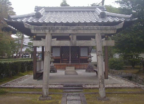 ●神社の造形―相國寺の弁財天社_d0053294_23411366.jpg